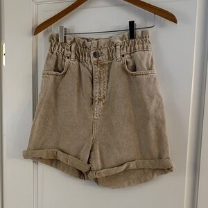 High waisted, cinch waist short